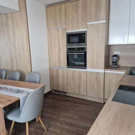 One Luxury Grand アパート エゲル