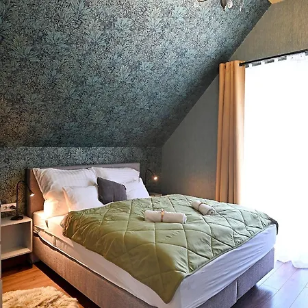 One Luxury Grand * エゲル