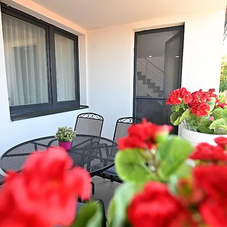 One Luxury Grand Έγκερ