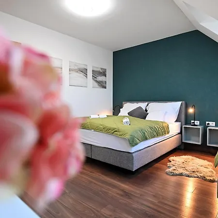 One Luxury Grand * エゲル